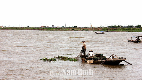 Mưu sinh bên cửa Lạch Giang