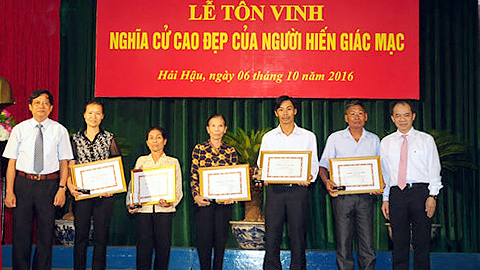 Tôn vinh người hiến giác mạc tại huyện Hải Hậu