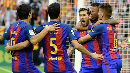 Messi giúp Barca giành trọn ba điểm trước Valencia