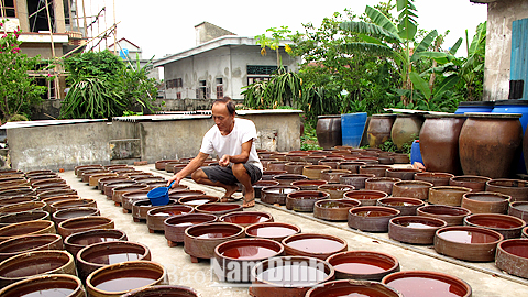 Làng nghề nước mắm truyền thống chưa hết lao đao