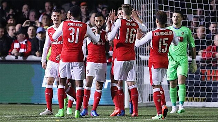 Thắng Sutton 2-0, Arsenal gặp may ở tứ kết