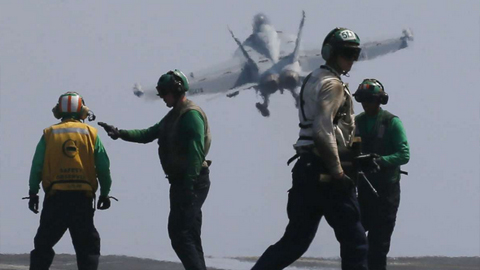 Tàu sân bay USS Carl Vinson áp sát, Mỹ và Triều Tiên tiến gần hơn đến xung đột