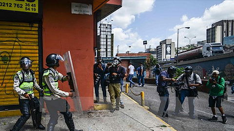 Liên hợp quốc kêu gọi các bên ở Vê-nê-xu-ê-la đối thoại