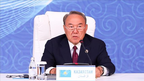 Tổng thống Kazakhstan bất ngờ từ chức sau gần 30 năm cầm quyền