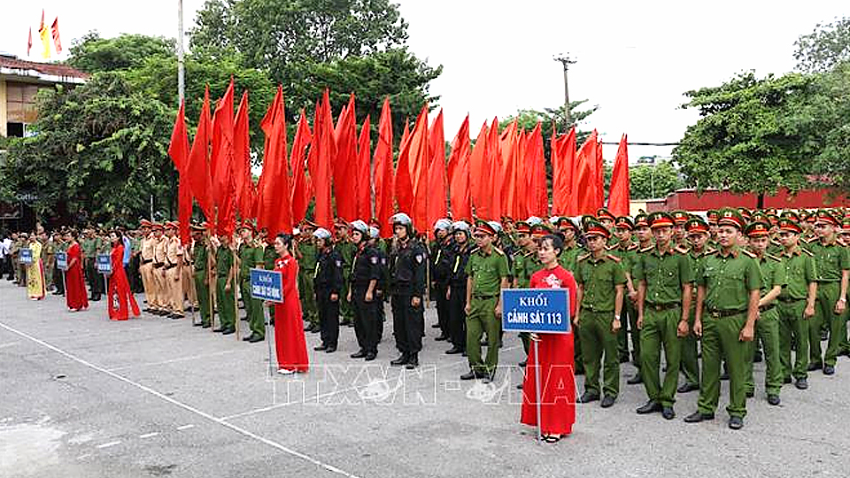 Ninh Bình: Ra quân thực hiện Tháng cao điểm đảm bảo trật tự, an toàn giao thông