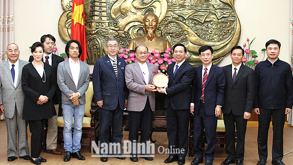 Các đồng chí lãnh đạo tỉnh tiếp Đoàn đại biểu Hiệp hội giao lưu Nhật - Việt tỉnh Mi-ya-gi (Nhật Bản)