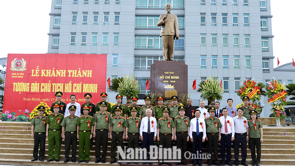 Công an tỉnh khánh thành Tượng đài Chủ tịch Hồ Chí Minh