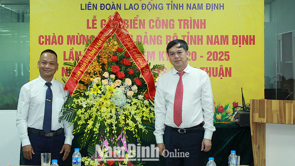 LĐLĐ tỉnh tổ chức gắn biển công trình Nhà máy Pro Sports xã Hồng Thuận chào mừng Đại hội Đảng bộ tỉnh lần thứ XX