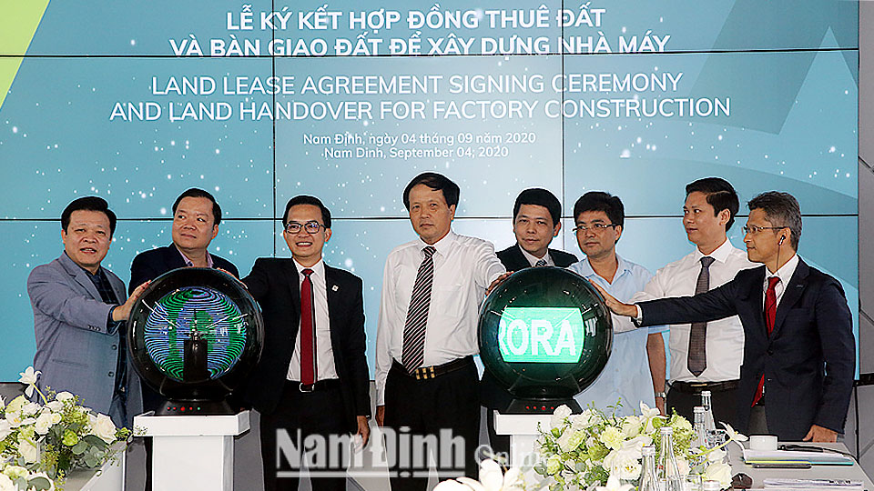 Khu công nghiệp Dệt may Rạng Đông ký kết hợp đồng cho 2 nhà đầu tư thứ cấp đầu tiên thuê đất