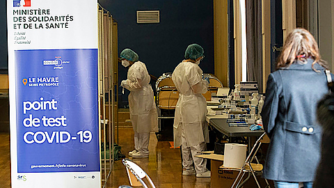 Pháp nỗ lực kiềm chế sự lây lan của dịch Covid-19