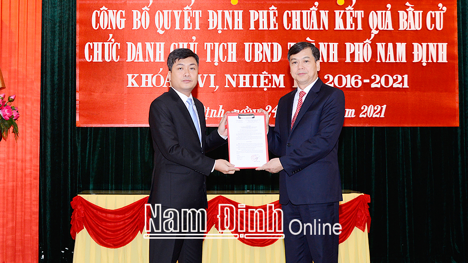 Công bố Quyết định phê chuẩn kết quả bầu cử chức danh Chủ tịch UBND thành phố Nam Định