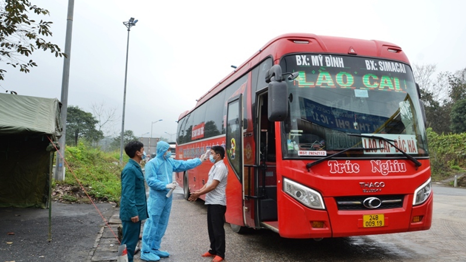 Lào Cai: Lập chốt, yêu cầu người đi nghỉ trở về khai báo y tế