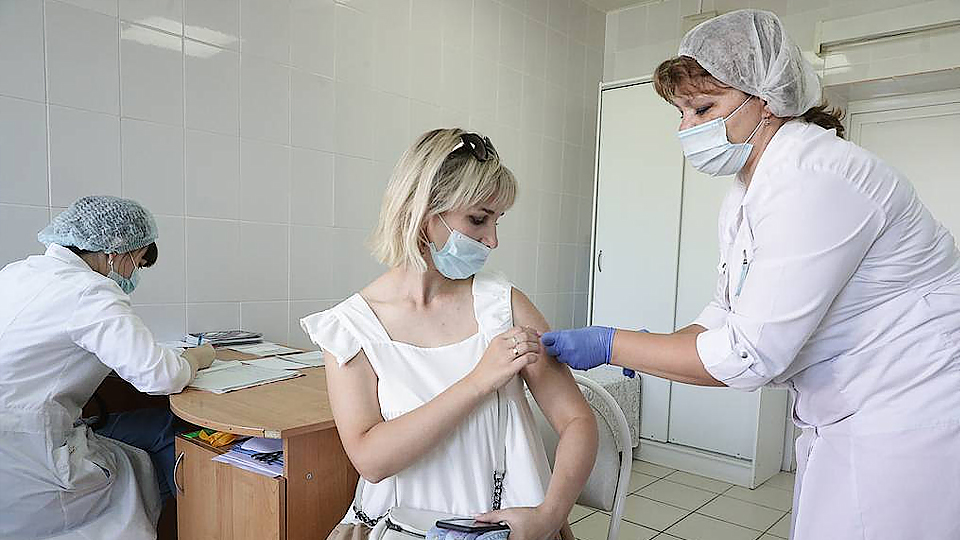 Moscow tăng tốc chiến dịch tiêm vaccine