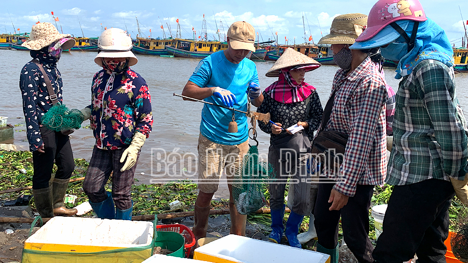 Gỡ khó cho tiêu thụ thủy sản