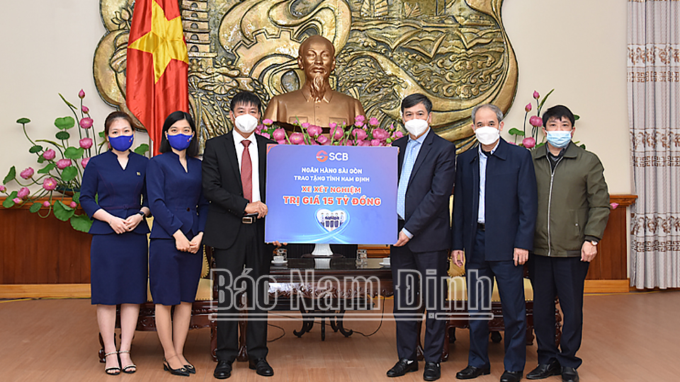 Ngân hàng Sài Gòn tặng xe xét nghiệm COVID-19 lưu động trị giá 15 tỷ đồng