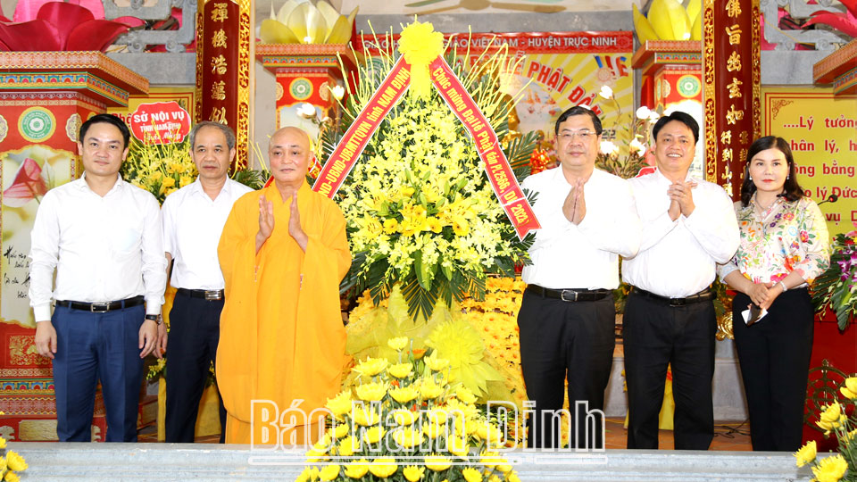 Đồng chí Bí thư Tỉnh ủy chúc mừng Đại lễ Phật đản tại huyện Trực Ninh