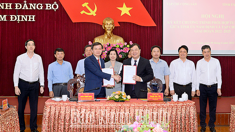 Tỉnh ủy Nam Định và Tạp chí Cộng sản ký kết Chương trình phối hợp tuyên truyền giai đoạn 2022-2025