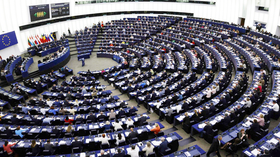 Nghị viện châu Âu bỏ phiếu cấm bán ô tô chạy xăng, dầu từ năm 2035