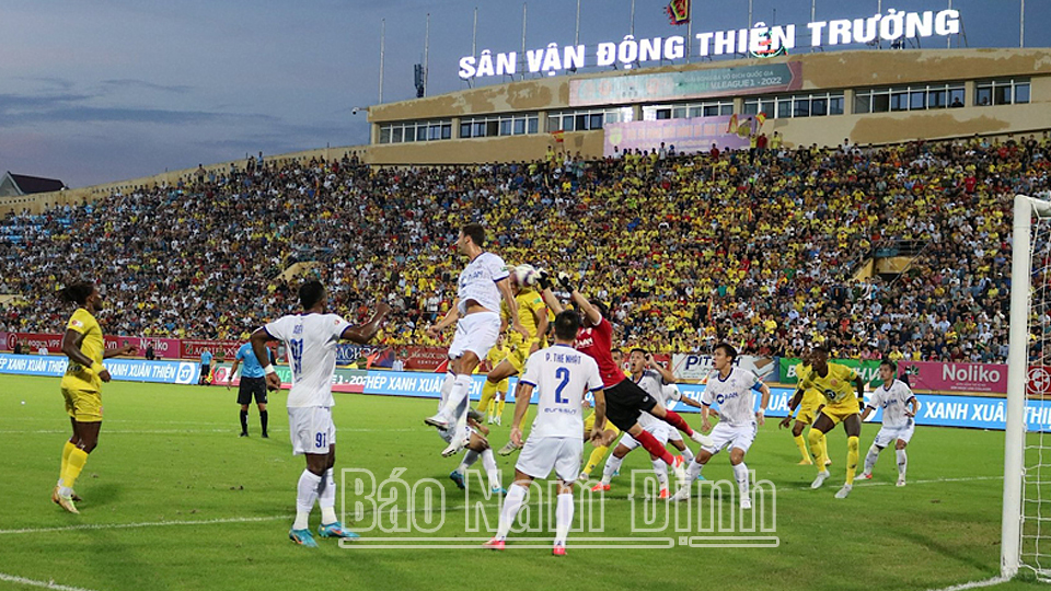 CLB Sông Lam Nghệ An chiến thắng tối thiểu trước CLB Nam Định