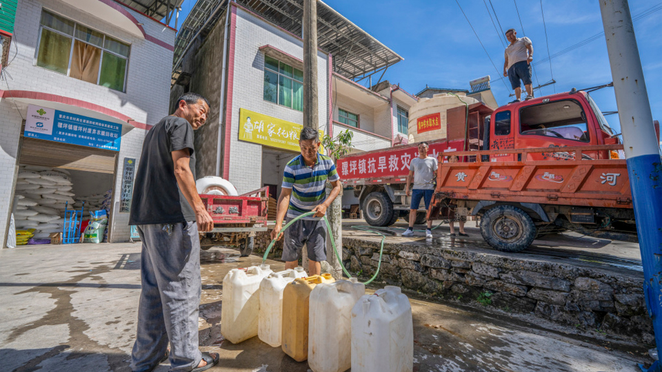 Trung Quốc gieo mưa nhân tạo để ứng phó với hạn hán