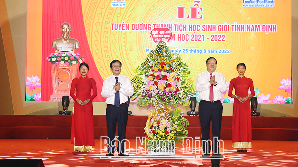 Lễ tuyên dương học sinh giỏi năm học 2021-2022