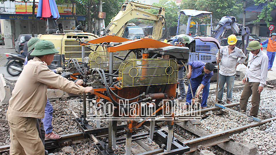 Tăng cường các giải pháp bảo đảm trật tự an toàn giao thông đường sắt