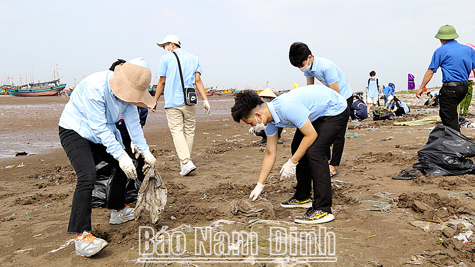 Sở Tài nguyên và Môi trường tổ chức sự kiện cộng đồng làm sạch bờ biển