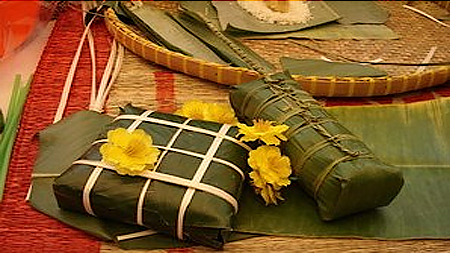 Bánh chưng, bánh tét không thể thiếu trong bữa cơm ngày Tết. (Nguồn: Internet)