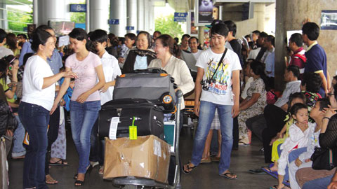 Được trở về thăm quê hương đón xuân luôn là khát vọng cháy bỏng của biết bao kiều bào trên khắp thế giới.  Ảnh: Internet