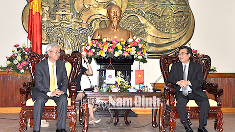 Đồng chí Nguyễn Văn Tuấn, Phó Bí thư Tỉnh ủy, Chủ tịch UBND tỉnh tiếp ngài Jeon Dae Ju, Đại sứ Hàn Quốc tại Việt Nam.