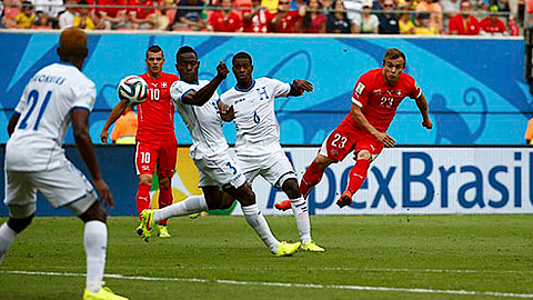 Pha làm bàn đẳng cấp của Shaqiri vào lưới Honduras. (ảnh: Getty Images).