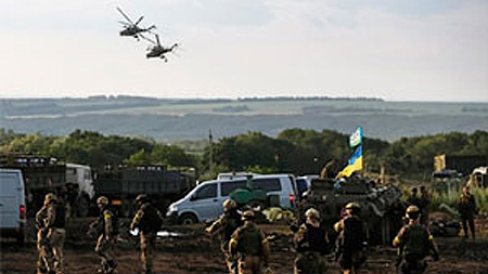 Quân đội Ukraine tập trung lực lượng ở gần Slavyansk hôm 8/7. (Ảnh: Reuters)