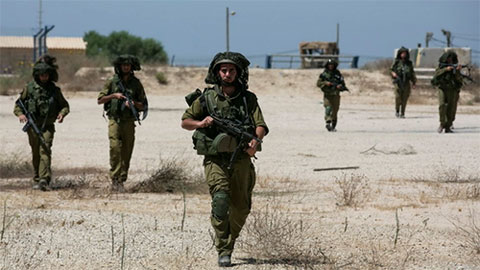 Binh sĩ I-xra-en tuần tra ở khu vực sát dải Ga-da. Ảnh: Internet