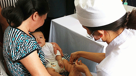 Tiêm phòng là biện pháp tốt nhất để ngăn ngữa bệnh viêm gan siêu vi. Ảnh minh họa: Báo Sức khỏe đời sống