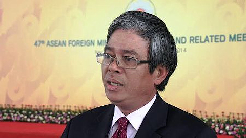 Thứ trưởng Bộ Ngoại giao Phạm Quang Vinh trao đổi với báo giới tại Trung tâm Hội nghị Quốc tế ở thủ đô Nay Pyi Taw của Myanmar.