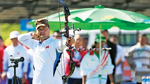  Cung thủ Nguyễn Tiến Cương đoạt Huy chương vàng tại SEA Games 27. 