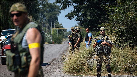 Một chốt kiểm soát của lực lượng chính phủ Ukraine bên ngoài Ilovaiskaya.