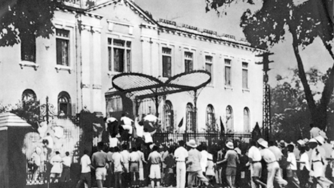 Đánh chiếm Bắc Bộ phủ - Tổng Khởi nghĩa giành chính quyền tại Hà Nội tháng 8-1945.