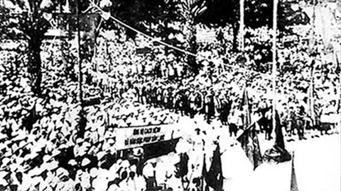 Nhân dân Sài Gòn nổi dậy giành chính quyền ngày 25-8-1945.
