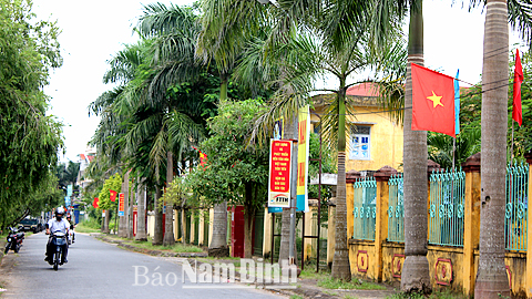 Nhờ làm tốt công tác vệ sinh môi trường nên đường sá Thị trấn Cổ Lễ luôn sạch đẹp.