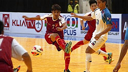  Các cầu thủ Việt Nam đang trên thế thắng tại Giải vô địch Futsal Đông - Nam Á. (ảnh: Liên đoàn bóng đá Đông - Nam Á) 