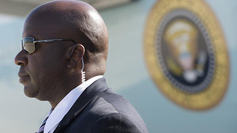 Một nhân viên mật vụ Mỹ đang thực thi nhiệm vụ. Ảnh: AFP