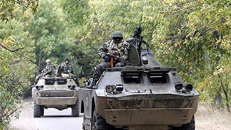 Binh sỹ Ukraine tuần tra tại vùng Donetsk ngày 16-9