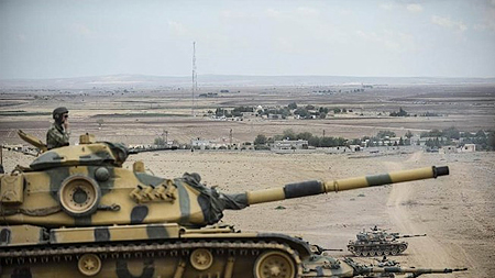 Thổ Nhĩ Kỳ điều xe tăng tới biên giới giáp Syria để chống lực lượng IS (Nguồn: AFP)