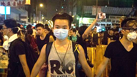 Những người biểu tình ở Hong Kong sáng sớm 5/10 (ảnh: AFP)