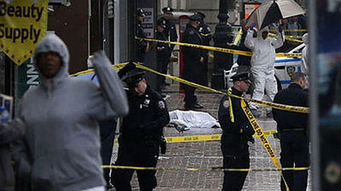 Hiện trường nơi người đàn ông bị bắn chết được phong tỏa. Nguồn: Reuters