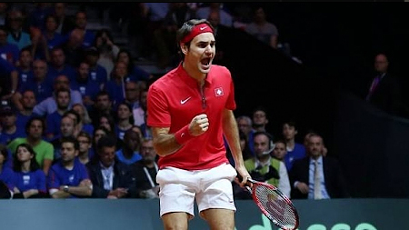  Roger Federer hạnh phúc khi giúp Thụy Sĩ lần đầu tiên vô địch cúp Davis. 