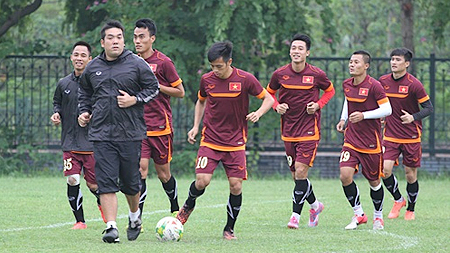 ĐTVN chốt lịch trình sang Malaysia thi đấu trận bán kết lượt đi AFF Cup 2014 (Ảnh: Trọng Phú)