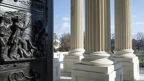 Lối vào tòa nhà Thượng viện Mỹ bắt đầu mở cửa ngày 1-12. Ảnh: Roi-tơ