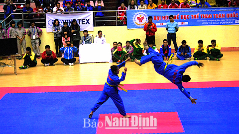 Thi đấu môn Vovinam, nội dung quyền tự vệ nữ của đội tuyển Quân đội, giành HCĐ. Ảnh: Thanh Tuấn